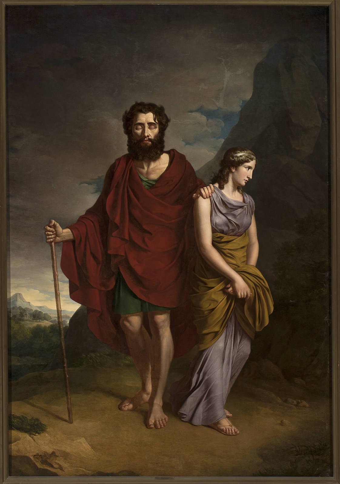 Œdipe aveugle, barbu, drapé de rouge et appuyé sur un bâton, avance guidé par Antigone qui pose la main sur son épaule, devant un paysage rocheux
