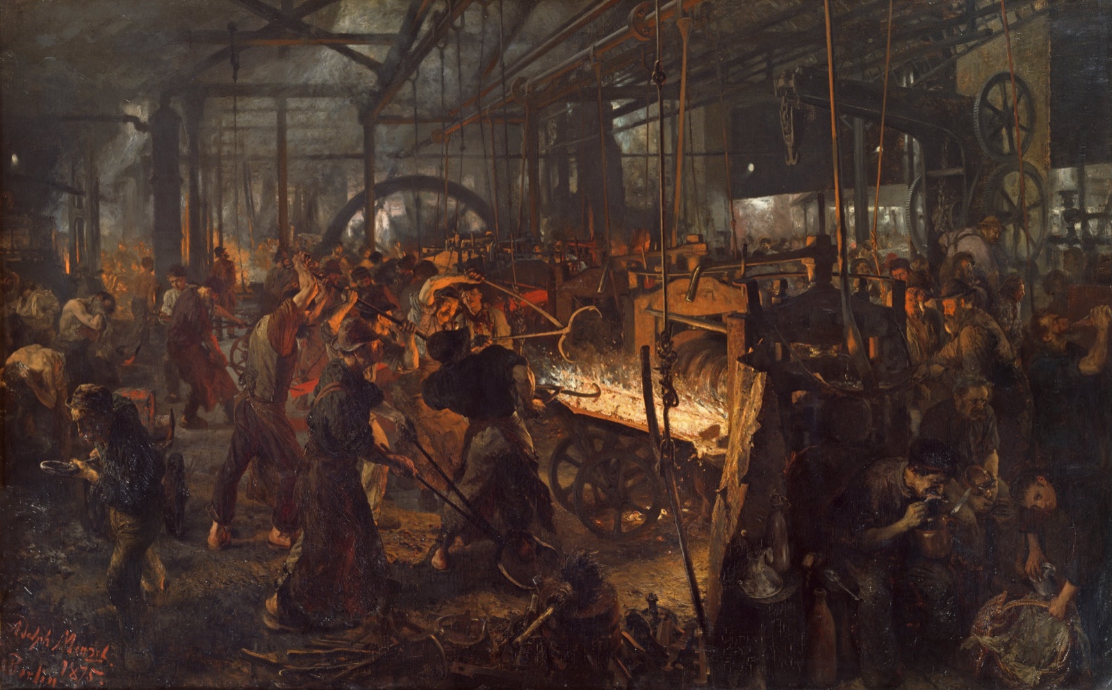 Une immense halle d'usine enfumée : des ouvriers poussent une barre de fer incandescente vers les cylindres d'un laminoir ; à droite, d'autres mangent pendant la pause