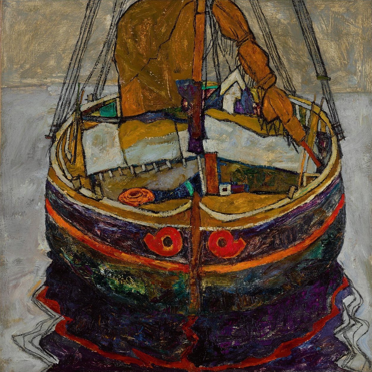 Une barque de pêche ronde vue de face, voiles ocre repliées, haubans tendus, posée sur une eau grise où se reflète sa coque violette