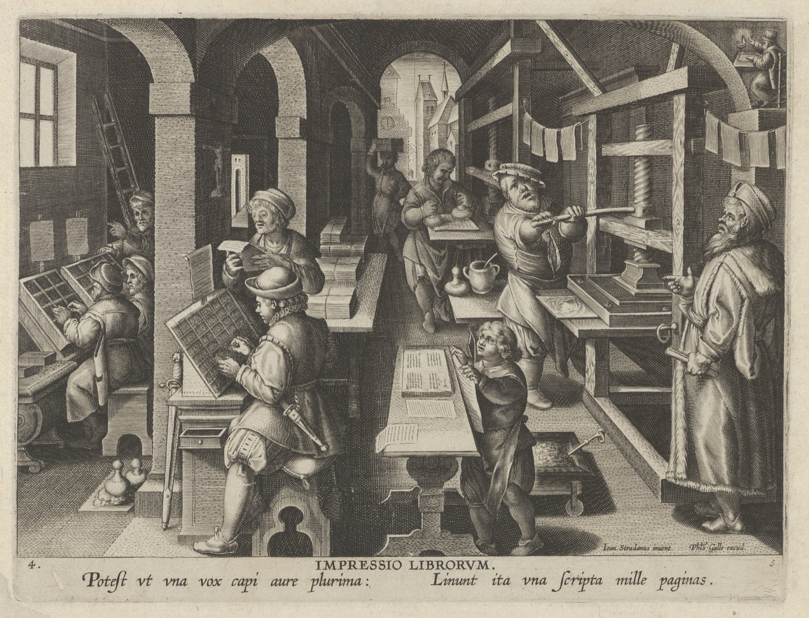 Gravure d'un atelier d'imprimerie : des compositeurs assemblent les caractères, des ouvriers actionnent les presses, des feuilles sèchent suspendues au plafond