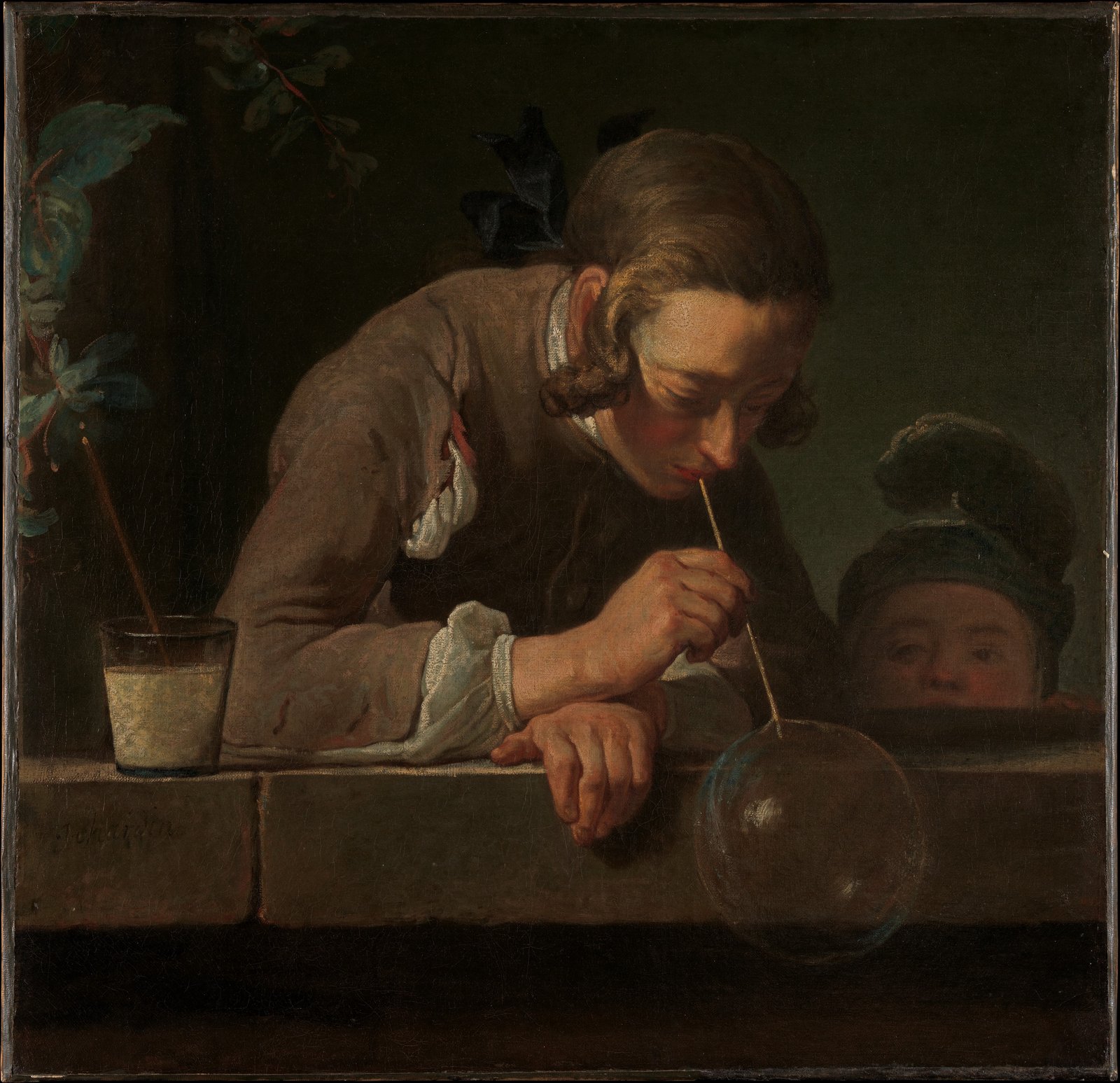 Un jeune homme penché sur l'appui d'une fenêtre souffle une bulle de savon ; un enfant coiffé d'un bonnet à plume le regarde par-dessus la pierre