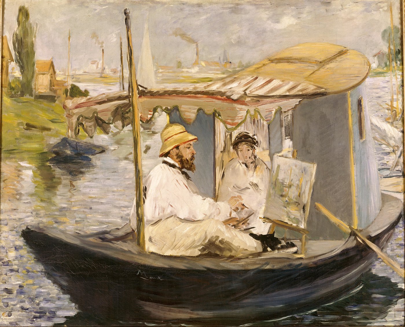 Sur une barque à cabine amarrée au bord de l'eau, un peintre en chapeau de paille travaille devant son chevalet, une femme assise près de lui