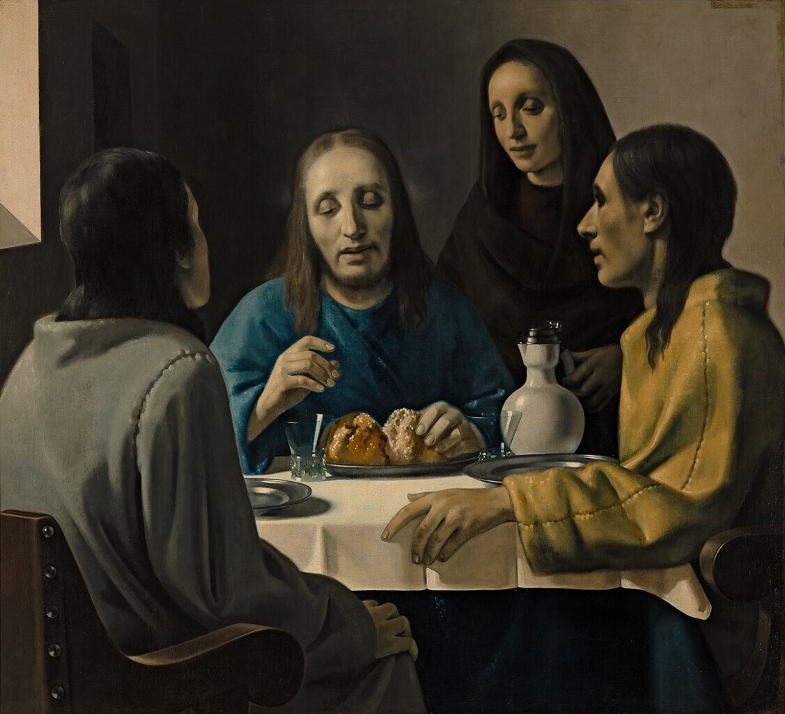 Le Christ, vêtu de bleu, rompt le pain à une table nappée de blanc, entre deux disciples et une servante, dans une lumière douce venue d'une fenêtre